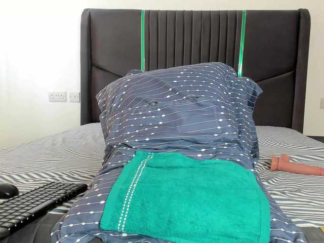 Little-Freak's BongaCams show and profile