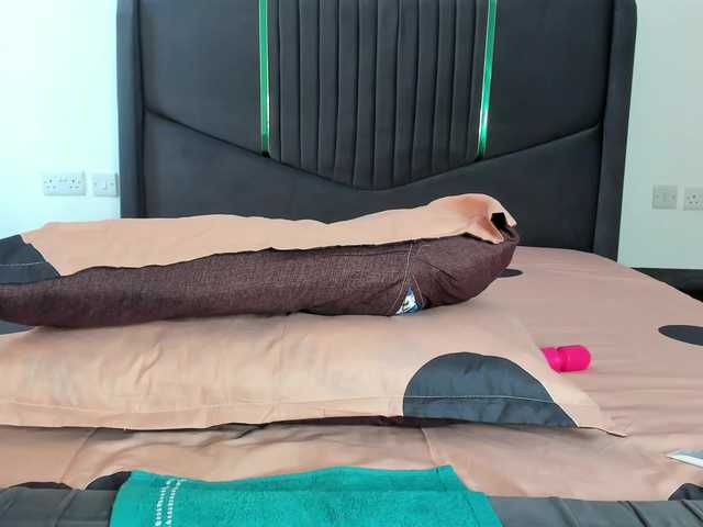 Little-Freak's BongaCams show and profile