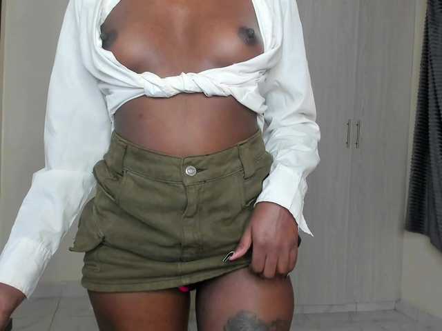 Little-Freak's BongaCams show and profile