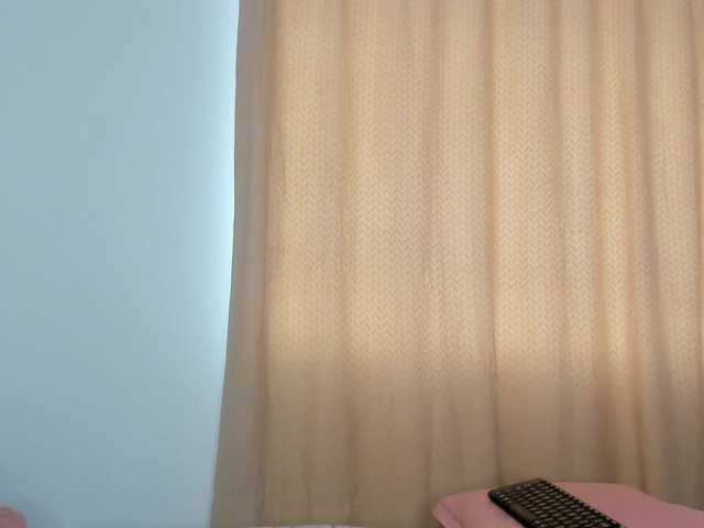 Little-Freak's BongaCams show and profile