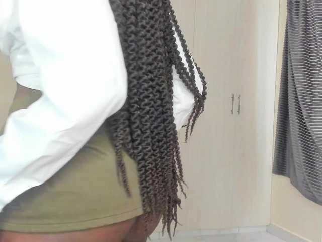 Little-Freak's BongaCams show and profile