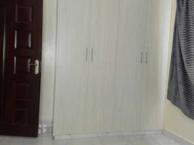 Little-Freak's BongaCams show and profile