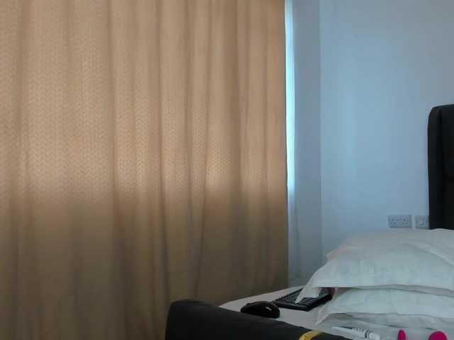 Little-Freak's BongaCams show and profile