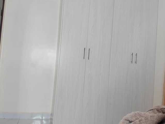 Little-Freak's BongaCams show and profile