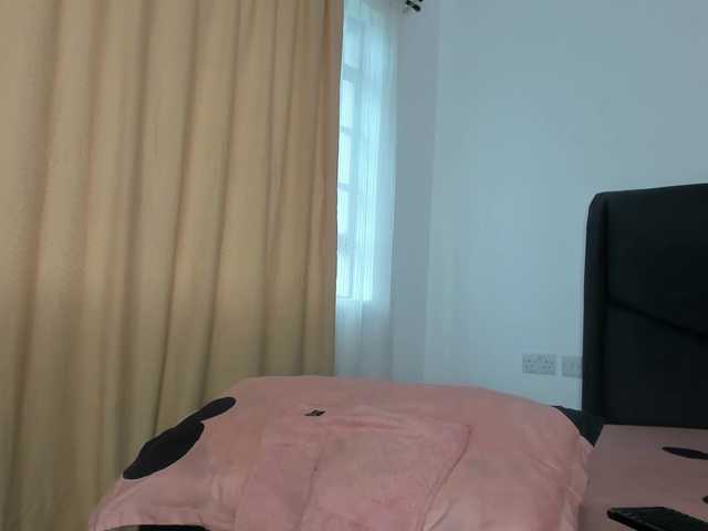 Little-Freak's BongaCams show and profile