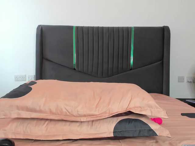 Little-Freak's BongaCams show and profile