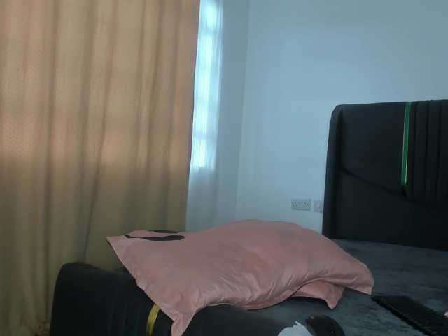 Little-Freak's BongaCams show and profile