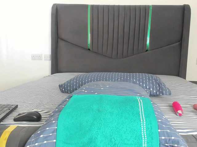 Little-Freak's BongaCams show and profile