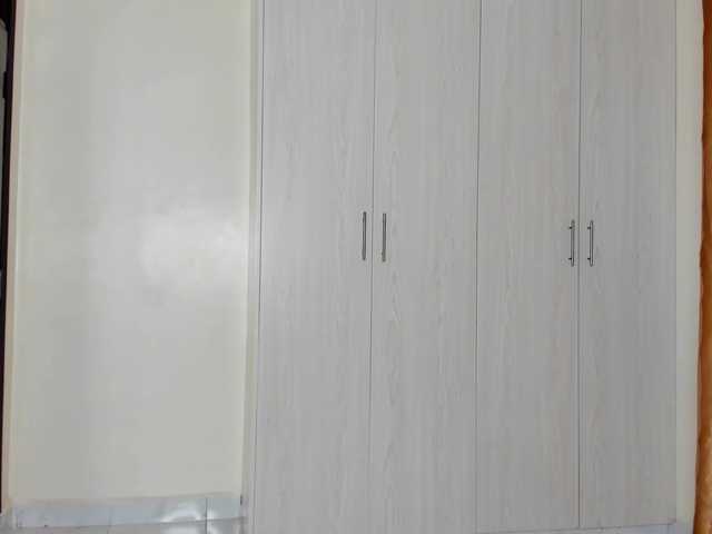 Little-Freak's BongaCams show and profile