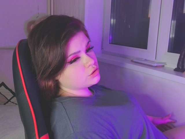 Adelina02's BongaCams show and profile