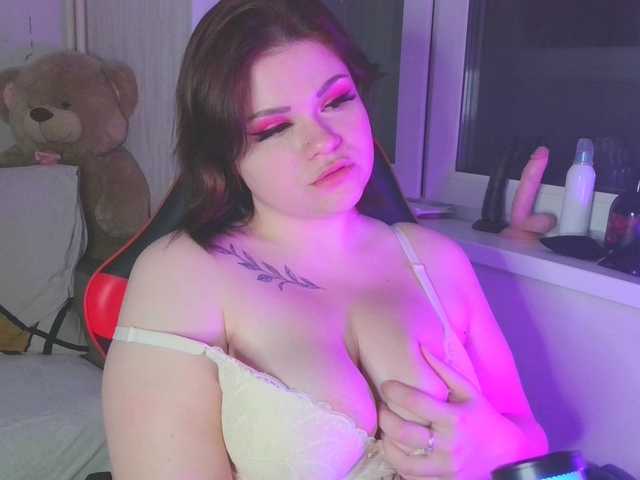 Adelina02's BongaCams show and profile