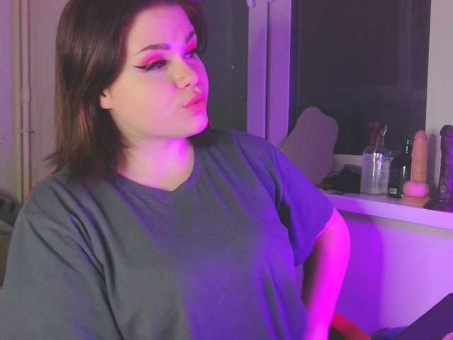 Adelina02's BongaCams show and profile