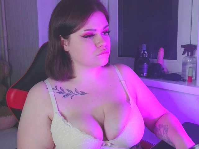 Adelina02's BongaCams show and profile
