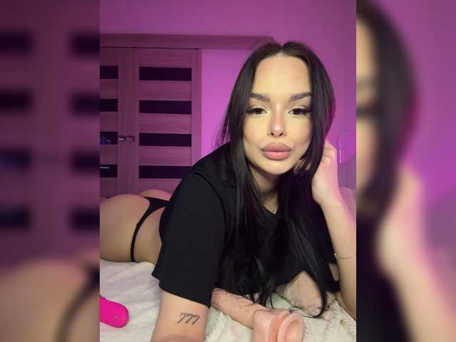Lola-Li's BongaCams show and profile