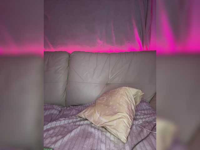 Lola-Li's BongaCams show and profile