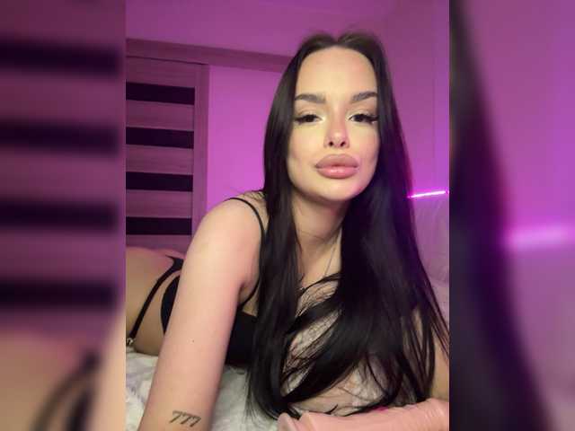 Lola-Li's BongaCams show and profile