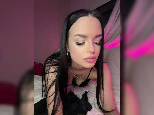 Lola-Li's BongaCams show and profile