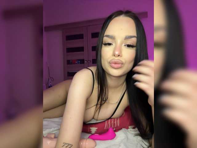 Lola-Li's BongaCams show and profile