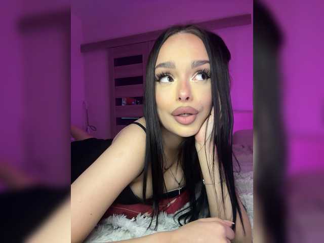 Lola-Li's BongaCams show and profile