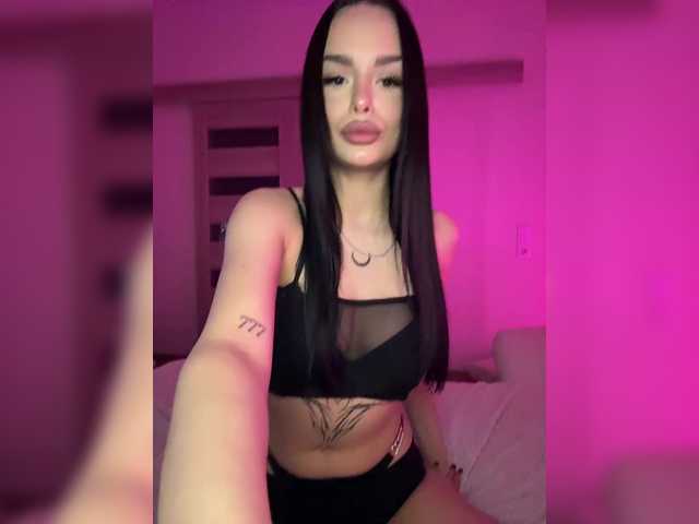 Lola-Li's BongaCams show and profile