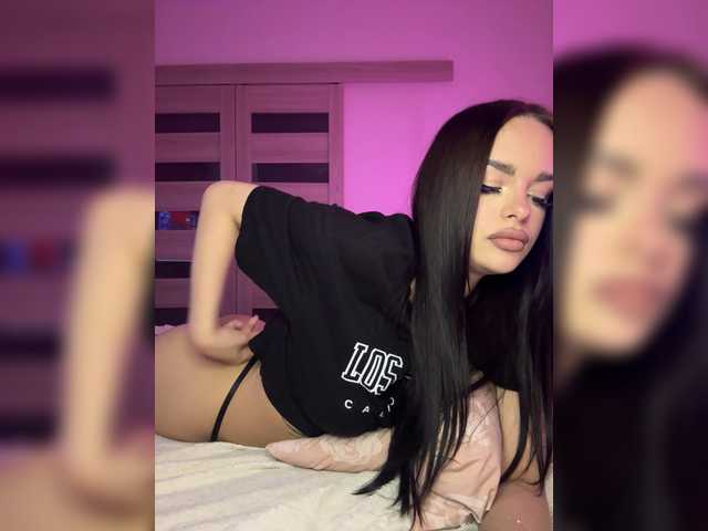 Lola-Li's BongaCams show and profile