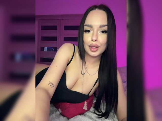 Lola-Li's BongaCams show and profile