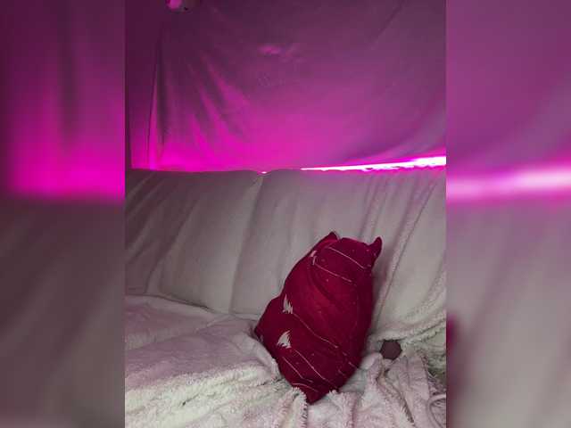 Lola-Li's BongaCams show and profile