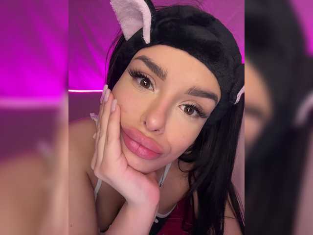 Lola-Li's BongaCams show and profile