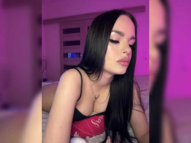 Lola-Li's BongaCams show and profile