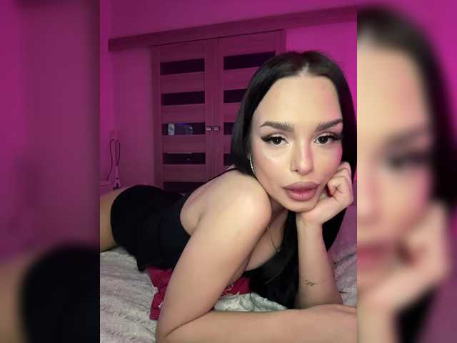 Lola-Li's BongaCams show and profile