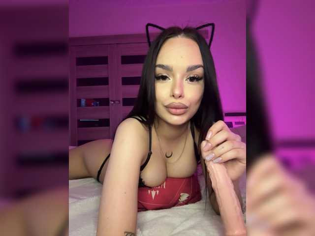 Lola-Li's BongaCams show and profile