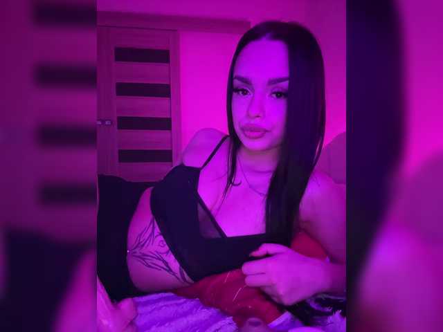 Lola-Li's BongaCams show and profile