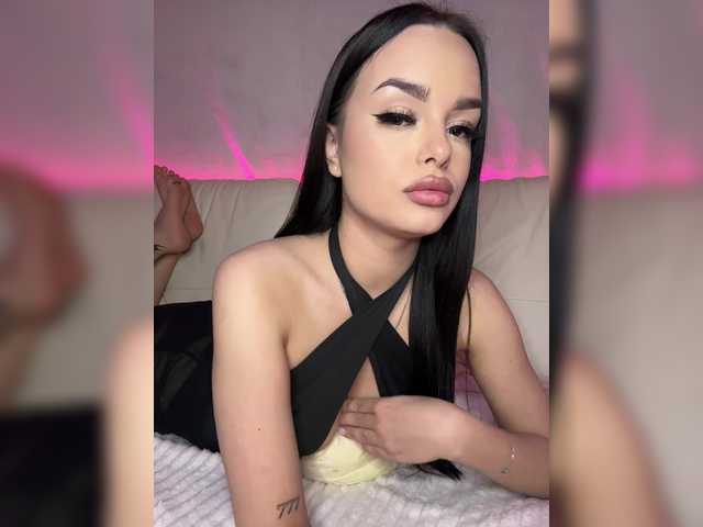 Lola-Li's BongaCams show and profile