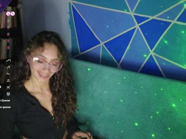 Elizabeth911's BongaCams show and profile