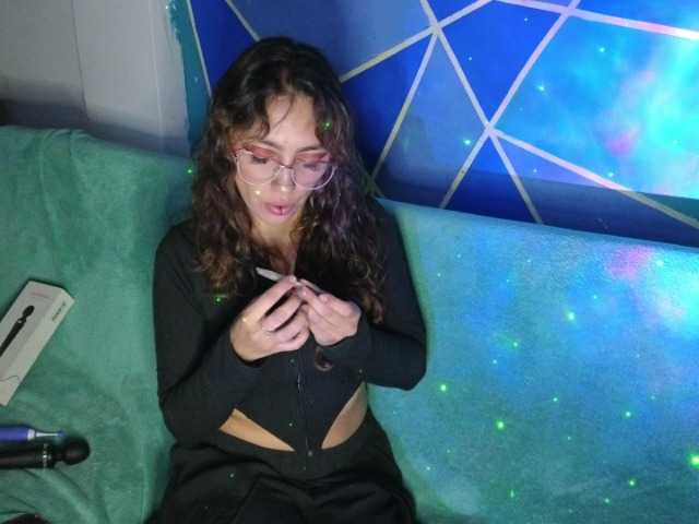 Elizabeth911's BongaCams show and profile