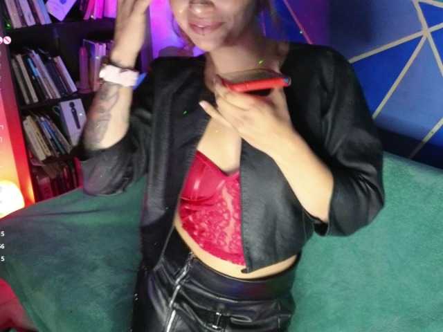 Elizabeth911's BongaCams show and profile