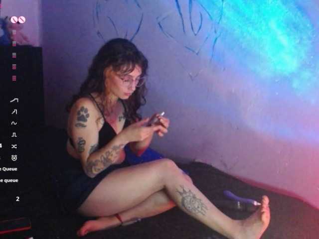 Elizabeth911's BongaCams show and profile