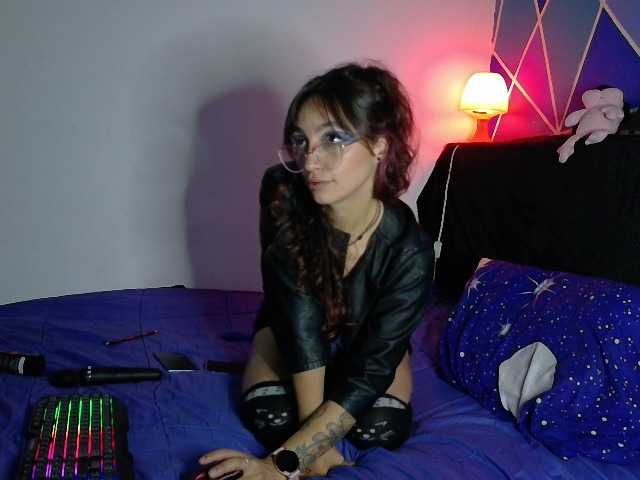 Elizabeth911's BongaCams show and profile