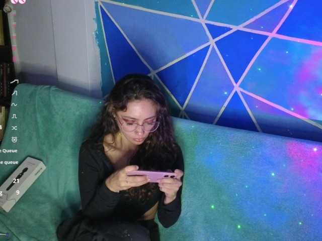 Elizabeth911's BongaCams show and profile