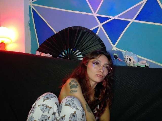 Elizabeth911's BongaCams show and profile