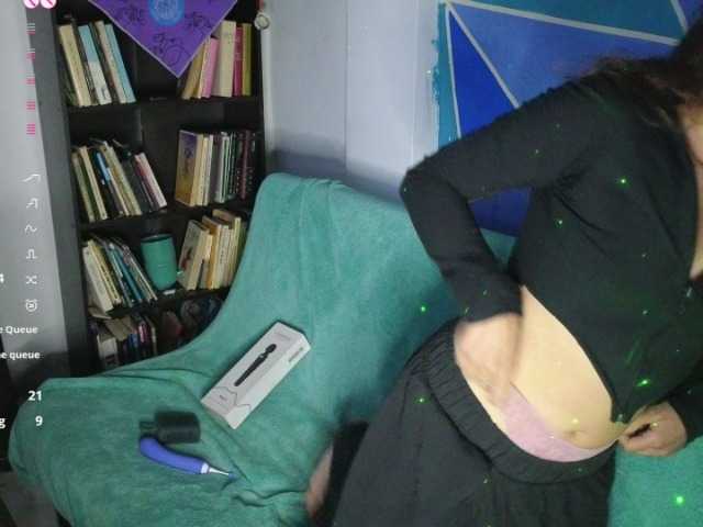 Elizabeth911's BongaCams show and profile