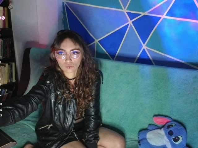 Elizabeth911's BongaCams show and profile