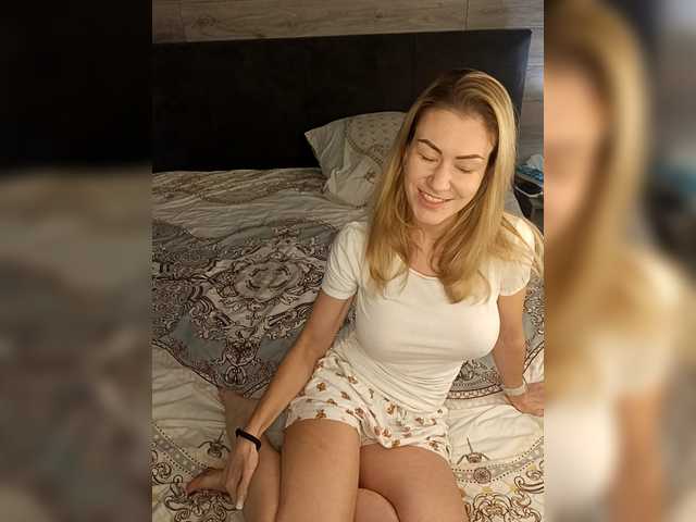 EnergyGirl's BongaCams show and profile