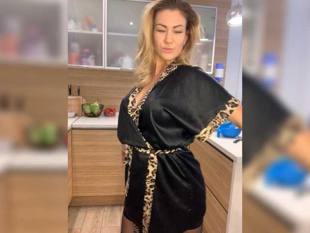 EnergyGirl's BongaCams show and profile