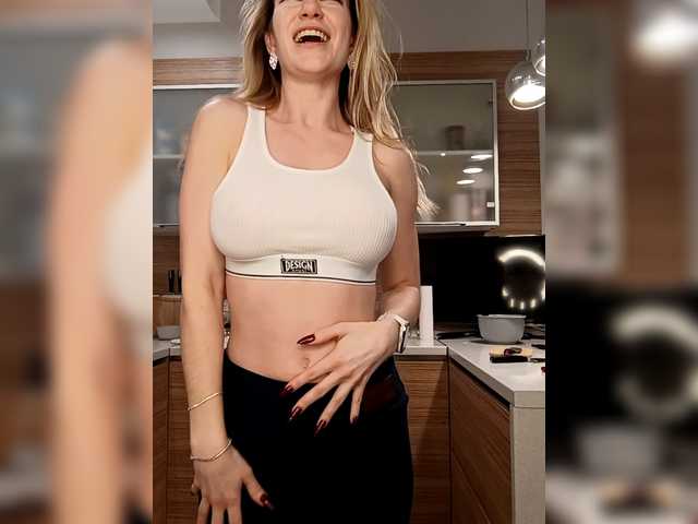 EnergyGirl's BongaCams show and profile