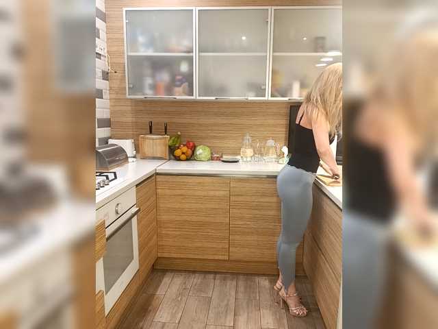 EnergyGirl's BongaCams show and profile