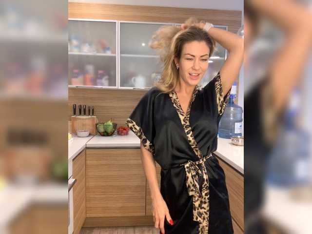 EnergyGirl's BongaCams show and profile