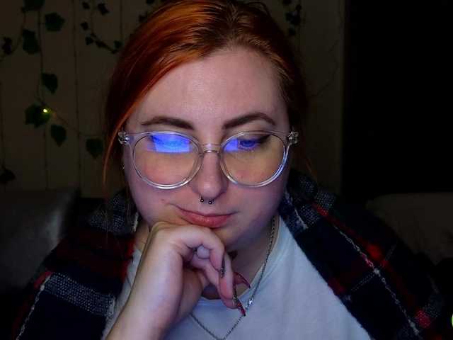 Aliciaredluv's BongaCams show and profile