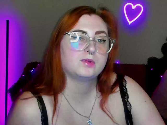 Aliciaredluv's BongaCams show and profile
