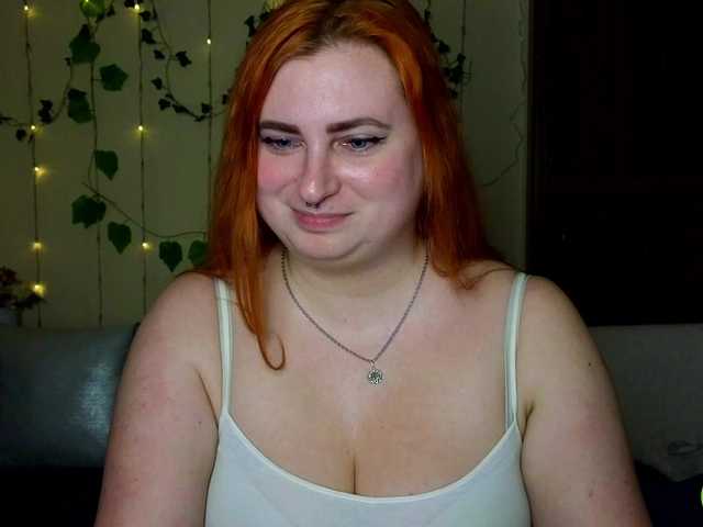 Aliciaredluv's BongaCams show and profile
